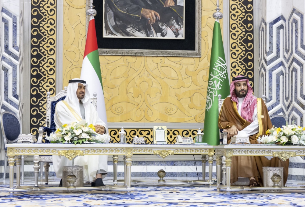 الائتلاف المعكوس في اليمن: أبعاد التصعيد الإماراتي السعودي وتداعياته الائتلاف المعكوس في اليمن: أبعاد التصعيد الإماراتي السعودي وتداعياته