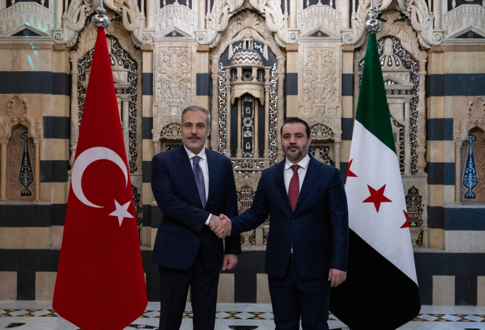 السياسة الخارجية الجديدة لسورية في دوامة الاستمرارية والتغيير السياسة الخارجية الجديدة لسورية في دوامة الاستمرارية والتغيير